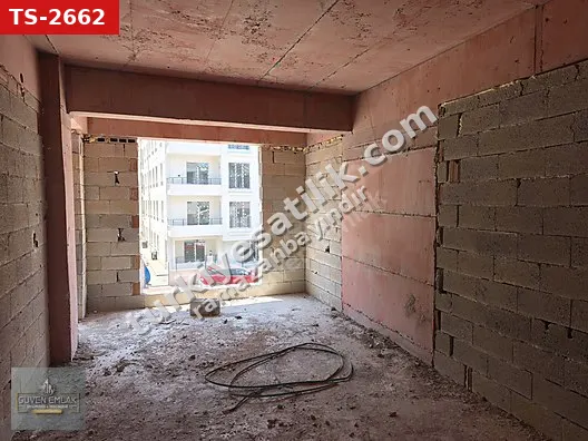 GÜVEN EMLAK'TAN ÇEVREYOLUNA YAKIN SİTE İÇİ YERİNDE DÖNÜŞÜM 2+1